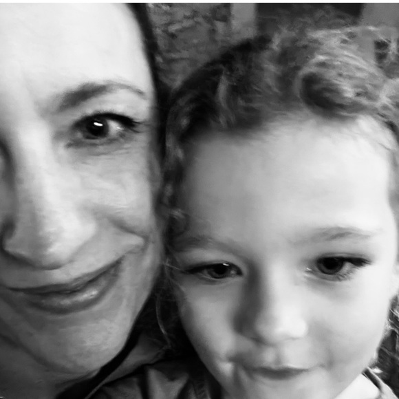 Meet your Posher, Carrie - Picture 1 of 1